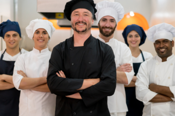 دور الشيفات في الفنادق والمطاعم: فن الطهي الراقي يلتقي بالضيافة الفاخرة